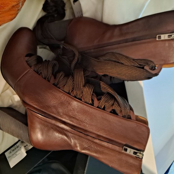 Chloe calf high laced boot - Picture 4 of 5